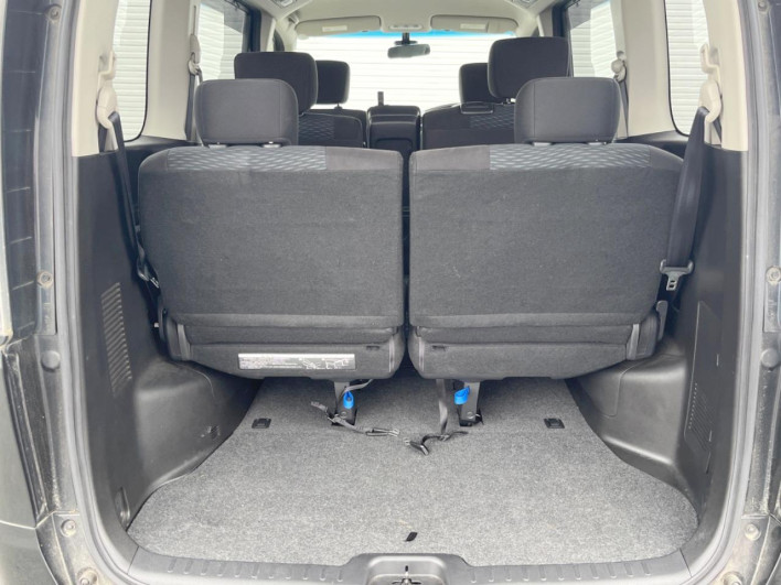 2015 Nissan Serena DAA-HC26 (UW-6a1903b692d7d)[21]