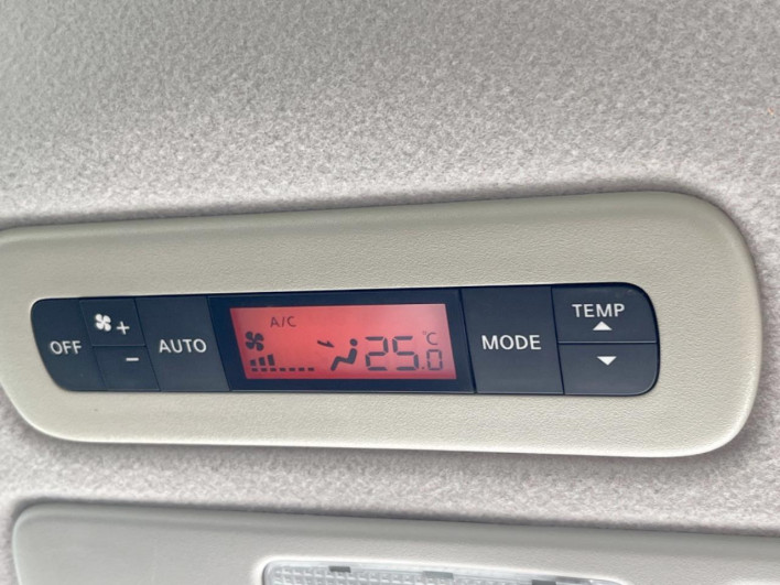 2015 Nissan Serena DAA-HC26 (UW-6a1903b692d7d)[27]