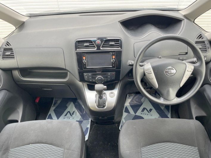 2015 Nissan Serena DAA-HC26 (UW-6a1903b692d7d)[22]