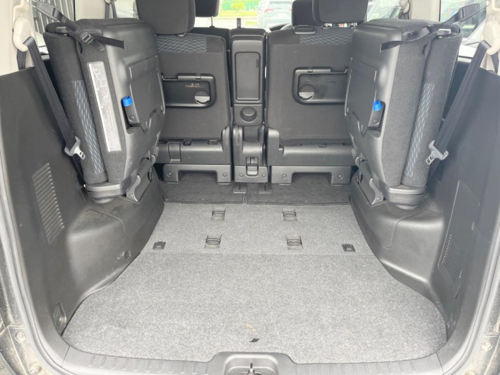 2015 Nissan Serena DAA-HC26 (UW-6a1903b692d7d)[4]