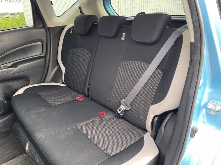 2017 Nissan Note DAA-HE12 (UW-6a1903b8e8969)[19]
