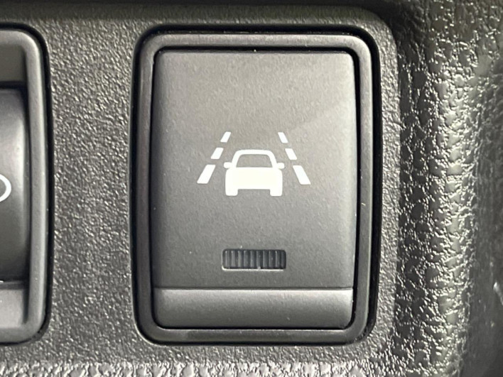 2019 Nissan Note DAA-HE12 (UW-6a1903bc4bd42)[22]