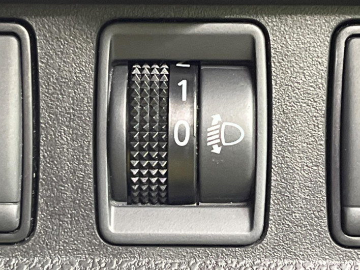 2019 Nissan Note DAA-HE12 (UW-6a1903bc4bd42)[21]