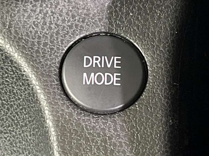 2019 Nissan Note DAA-HE12 (UW-6a1903bc4bd42)[16]
