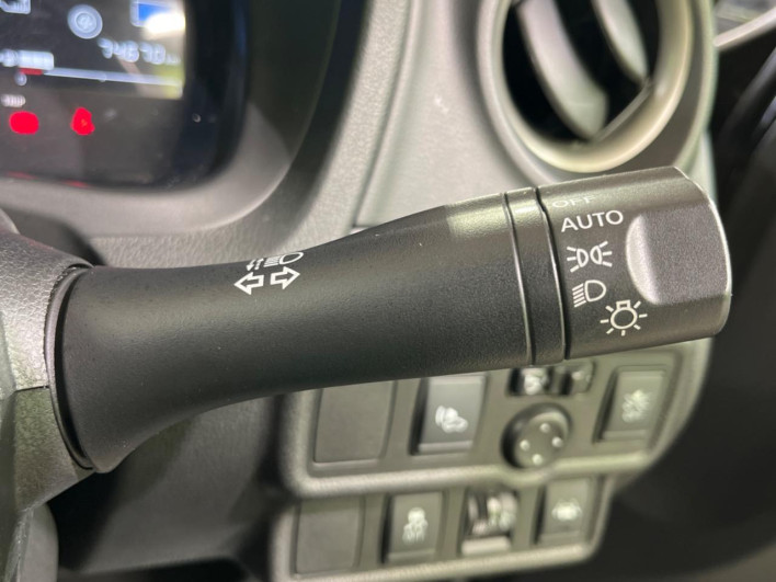 2019 Nissan Note DAA-HE12 (UW-6a1903bc4bd42)[7]
