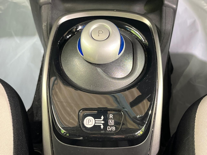 2019 Nissan Note DAA-HE12 (UW-6a1903bc4bd42)[14]