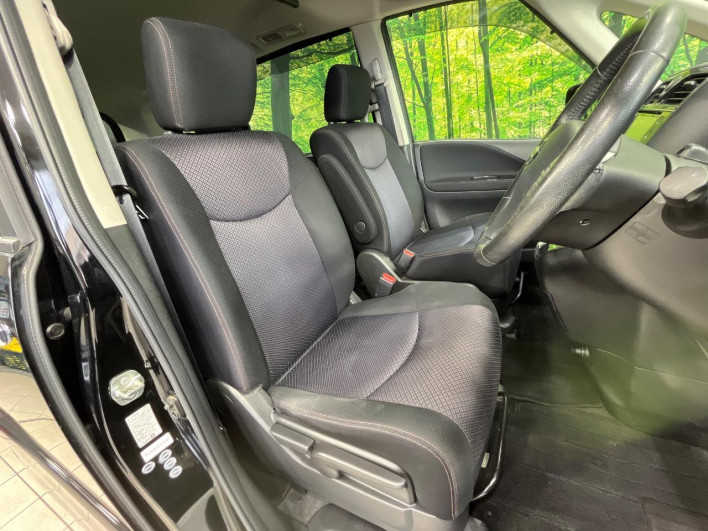2013 Nissan Serena DAA-HFC26 (UW-6a1903c26363c)[23]