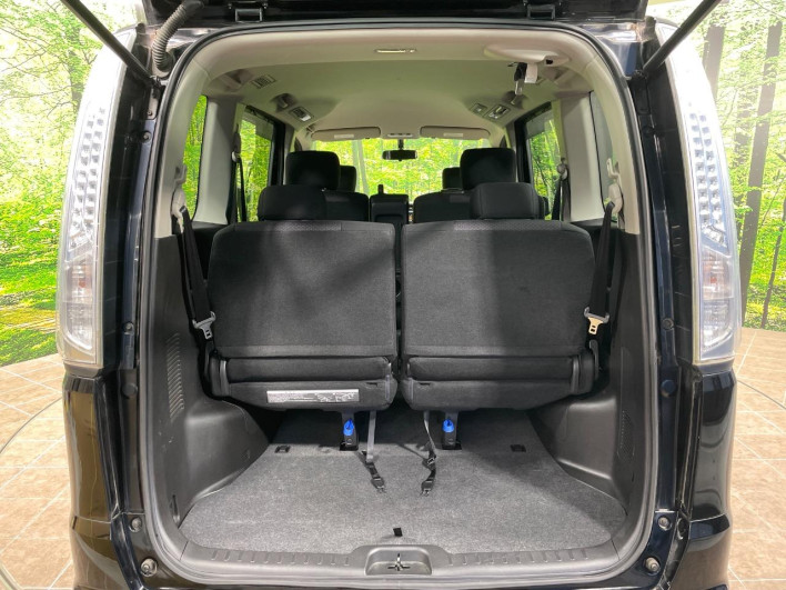 2013 Nissan Serena DAA-HFC26 (UW-6a1903c268974)[24]
