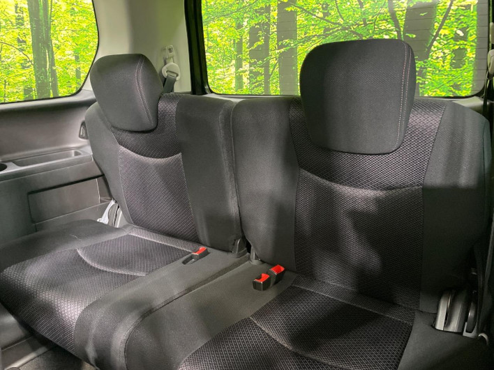 2013 Nissan Serena DAA-HFC26 (UW-6a1903c268974)[12]