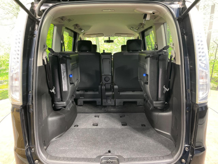 2013 Nissan Serena DAA-HFC26 (UW-6a1903c268974)[26]