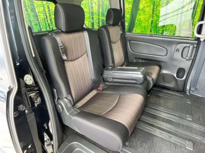 2014 Nissan Serena DAA-HFC26 (UW-6a1903c3794a1)[27]