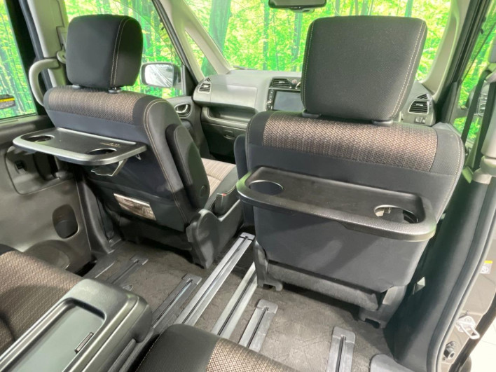 2014 Nissan Serena DAA-HFC26 (UW-6a1903c3794a1)[17]