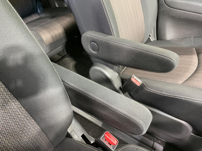 2014 Nissan Serena DAA-HFC26 (UW-6a1903c3794a1)[26]