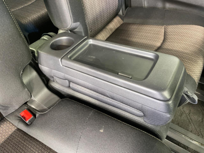 2014 Nissan Serena DAA-HFC26 (UW-6a1903c3794a1)[28]