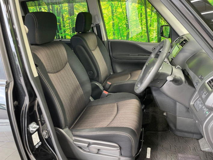 2014 Nissan Serena DAA-HFC26 (UW-6a1903c3794a1)[25]