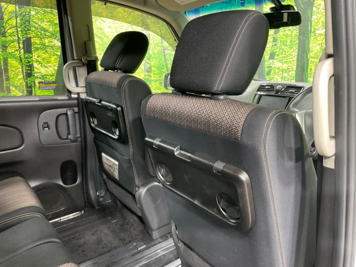 2014 Nissan Serena DAA-HFC26 (UW-6a1903c48645a)[29]