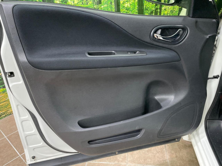2014 Nissan Serena DAA-HFC26 (UW-6a1903c48645a)[27]