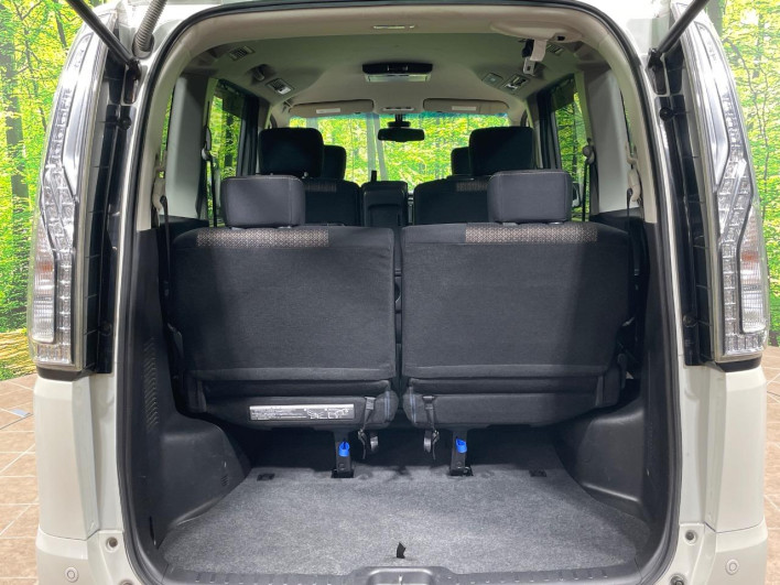 2014 Nissan Serena DAA-HFC26 (UW-6a1903c48645a)[23]