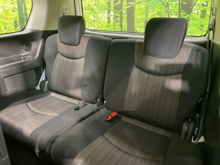 2014 Nissan Serena DAA-HFC26 (UW-6a1903c48645a)[12]