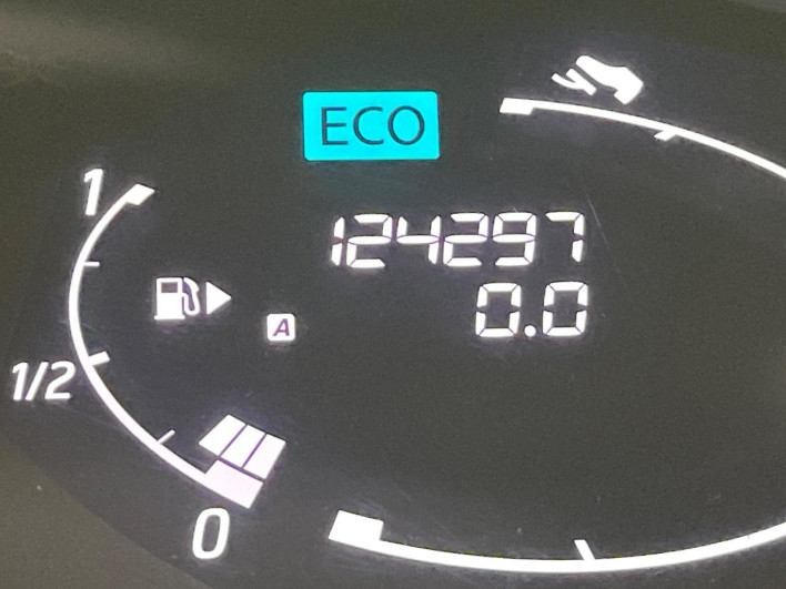 2014 Nissan Serena DAA-HFC26 (UW-6a1903c48645a)[2]