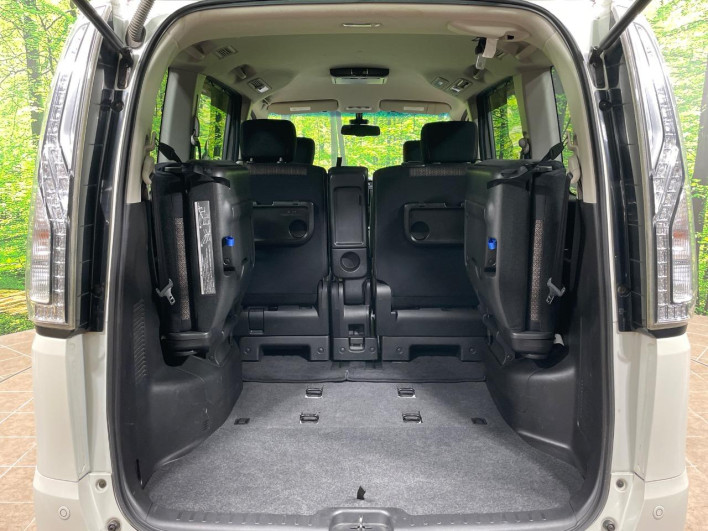 2014 Nissan Serena DAA-HFC26 (UW-6a1903c48645a)[25]