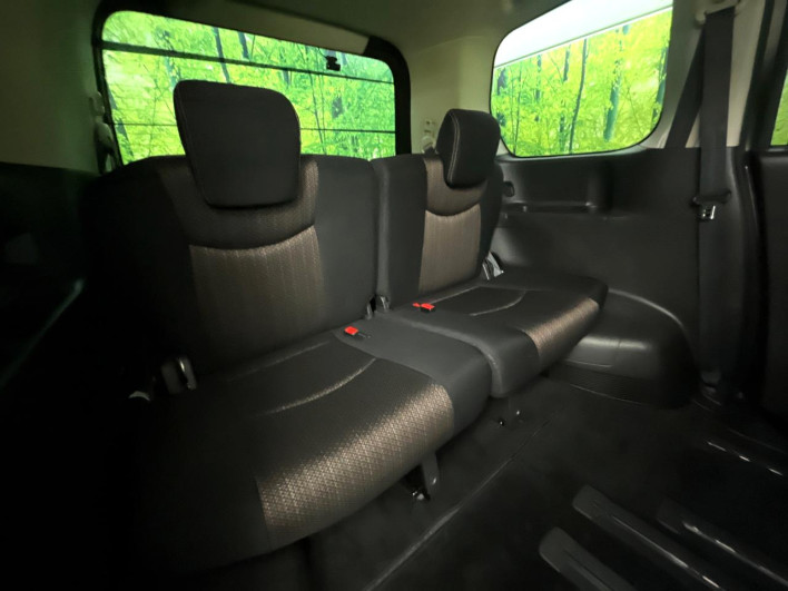 2014 Nissan Serena DAA-HFC26 (UW-6a1903c4e77af)[29]