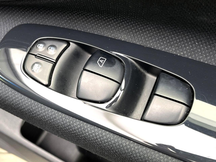 2014 Nissan Serena DAA-HFC26 (UW-6a1903c4e77af)[6]