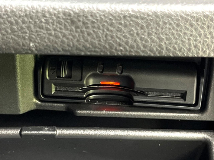 2014 Nissan Serena DAA-HFC26 (UW-6a1903c4e77af)[8]