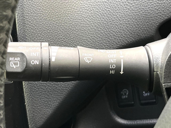 2014 Nissan Serena DAA-HFC26 (UW-6a1903c4e77af)[16]