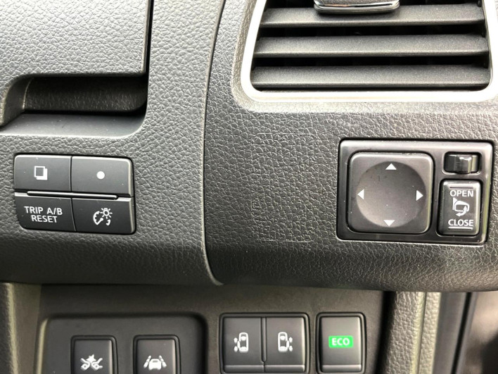 2014 Nissan Serena DAA-HFC26 (UW-6a1903c4e77af)[9]