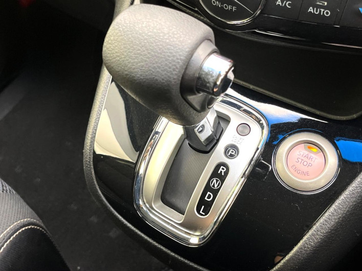 2014 Nissan Serena DAA-HFC26 (UW-6a1903c4e77af)[18]