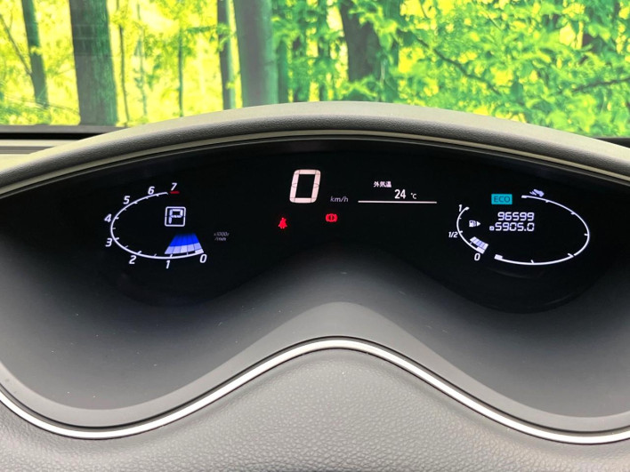 2014 Nissan Serena DAA-HFC26 (UW-6a1903c4e77af)[17]