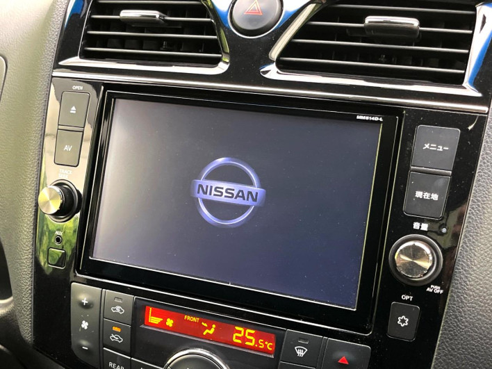 2014 Nissan Serena DAA-HFC26 (UW-6a1903c4e77af)[11]