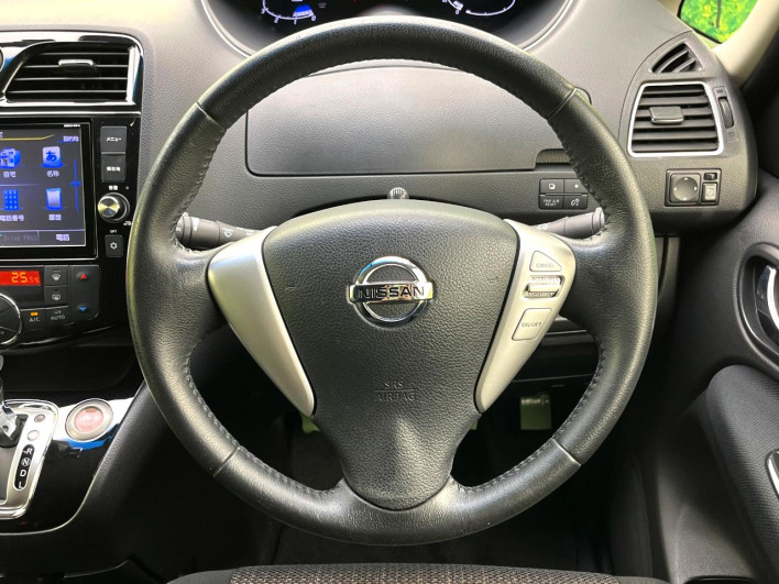 2014 Nissan Serena DAA-HFC26 (UW-6a1903c4e77af)[13]