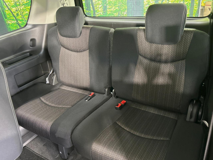 2015 Nissan Serena DAA-HFC26 (UW-6a1903c66b5b5)[16]