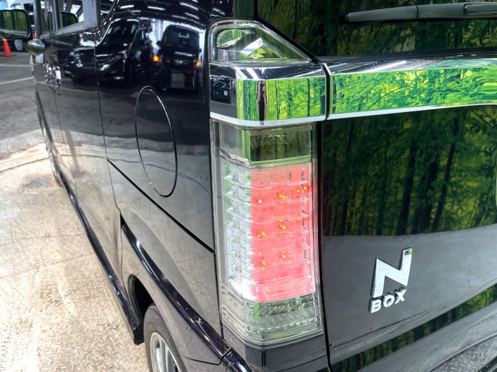 2014 Honda N-BOX CUSTOM DBA-JF1 (UW-6a1903dc12bd1)[26]