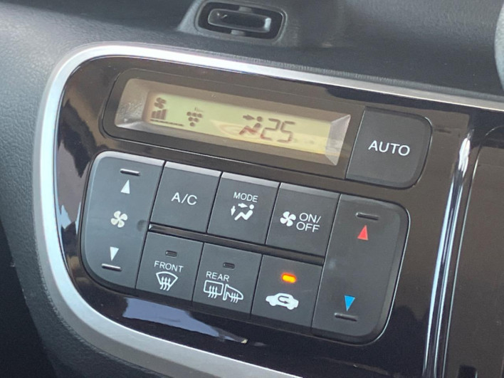 2015 Honda N-BOX CUSTOM DBA-JF2 (UW-6a1903e1041e2)[20]