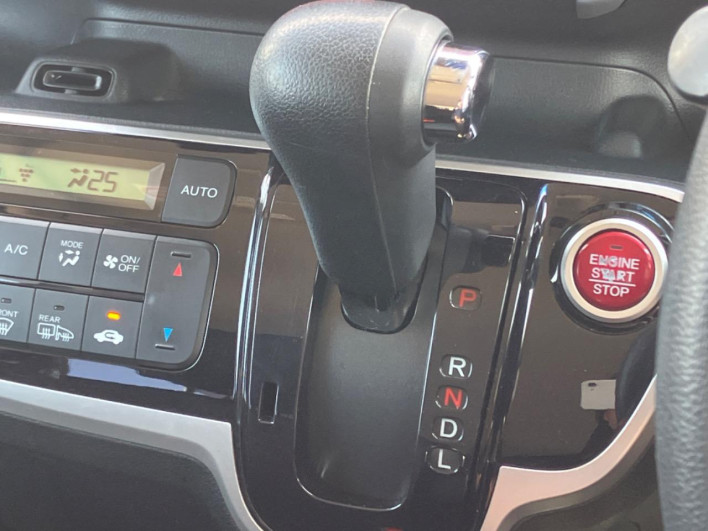 2015 Honda N-BOX CUSTOM DBA-JF2 (UW-6a1903e1041e2)[23]