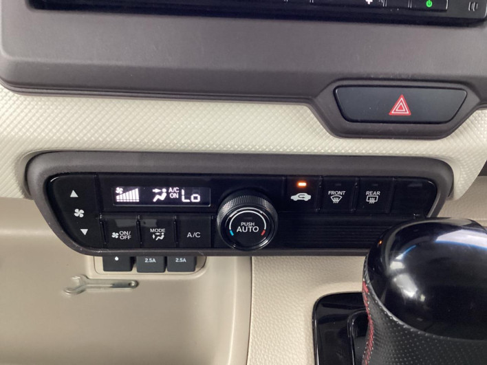 2018 Honda N-BOX DBA-JF3 (UW-6a1903e721f7b)[28]