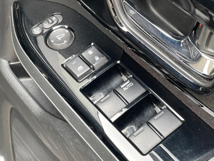 2021 Honda N-BOX CUSTOM 6BA-JF3 (UW-6a1903ea77a7d)[23]
