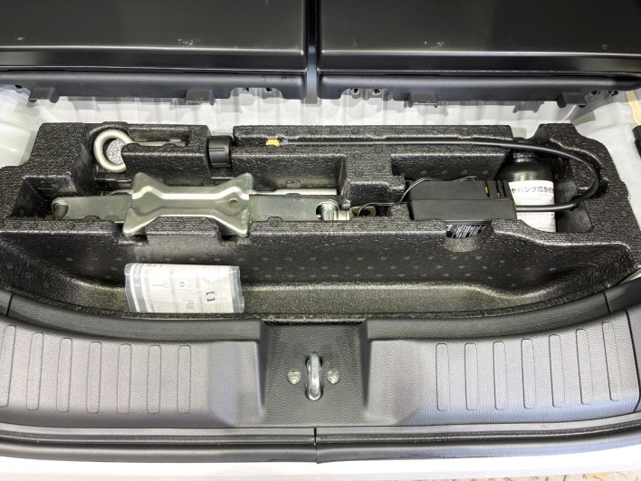 2022 Honda N-BOX CUSTOM 6BA-JF4 (UW-6a1903f0e7fce)[8]