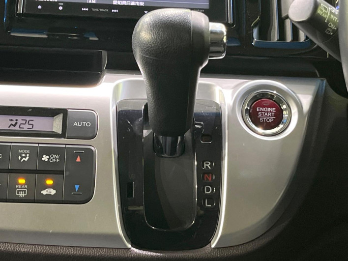 2014 Honda N-WGN Custom DBA-JH1 (UW-6a1903fb5589d)[23]