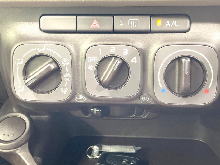 2013 Toyota Passo DBA-KGC30 (UW-6a19041042f25)[27]