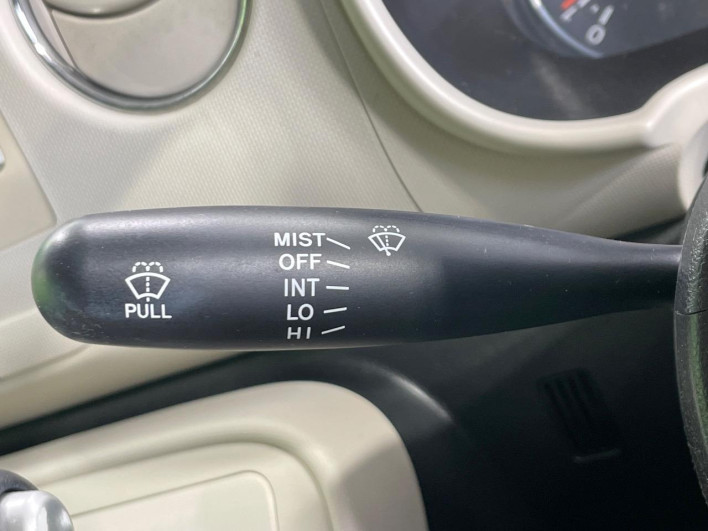 2013 Daihatsu Mira Cocoa DBA-L675S (UW-6a19041808057)[29]