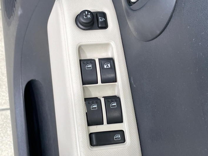 2013 Daihatsu Mira Cocoa DBA-L675S (UW-6a19041808057)[16]