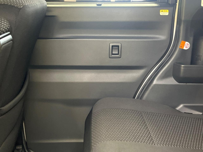 2019 Toyota Pixis Mega DBA-LA700A (UW-6a190431aff22)[22]