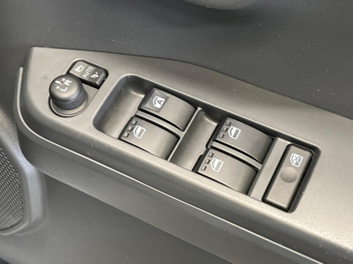 2019 Toyota Pixis Mega DBA-LA700A (UW-6a190431aff22)[25]