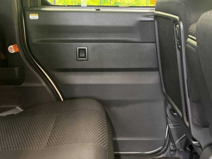 2019 Toyota Pixis Mega DBA-LA700A (UW-6a190431aff22)[24]
