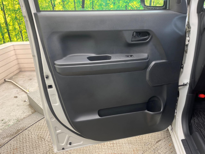 2019 Toyota Pixis Mega DBA-LA700A (UW-6a190431aff22)[21]