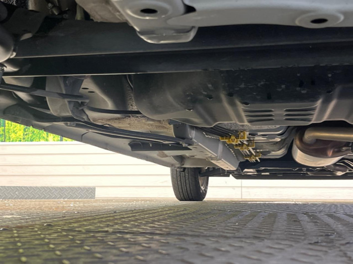 2019 Toyota Pixis Mega DBA-LA700A (UW-6a190431aff22)[14]